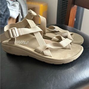 Women's Tan Sandals
